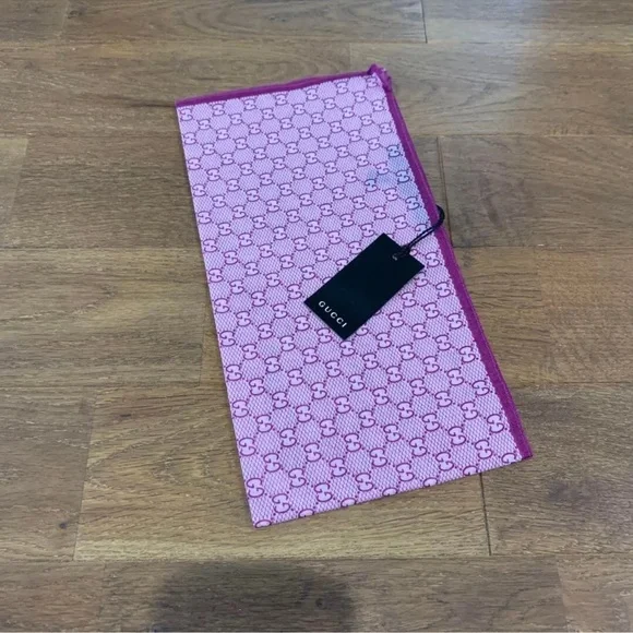 Authentic GUCCI GG Pattern Pink Scarf - Picture 5 of 8
